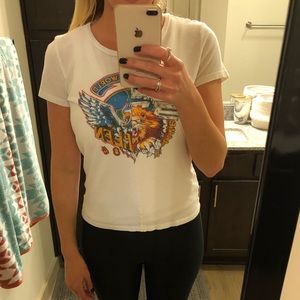 Val Halen distresses band T